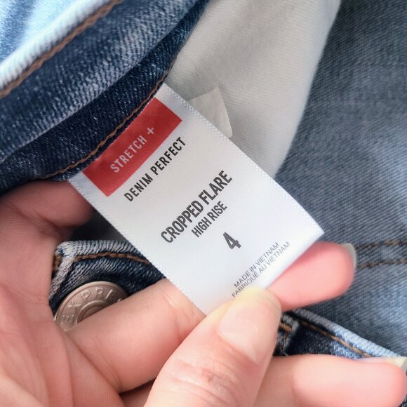 Express Perfect Stretch Denim Cropped High Rise Frayed Hem Ankle Flare Jeans 4 - Picture 8 of 14